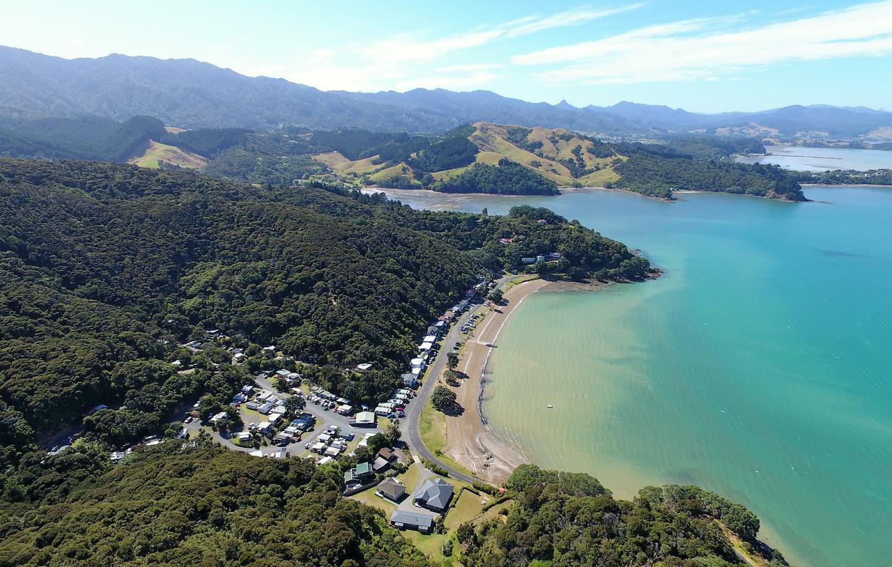 Oamaru Bay Tourist Park Hotel Coromandel Exterior photo